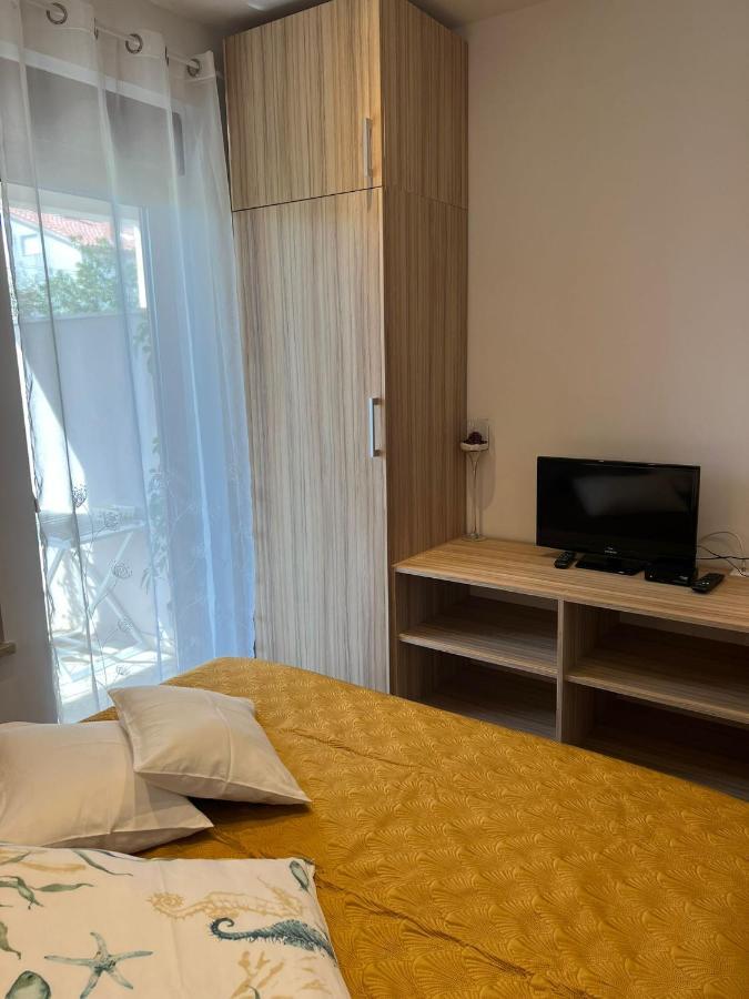 Apartments And Rooms Lorena 236 Ровінь Екстер'єр фото
