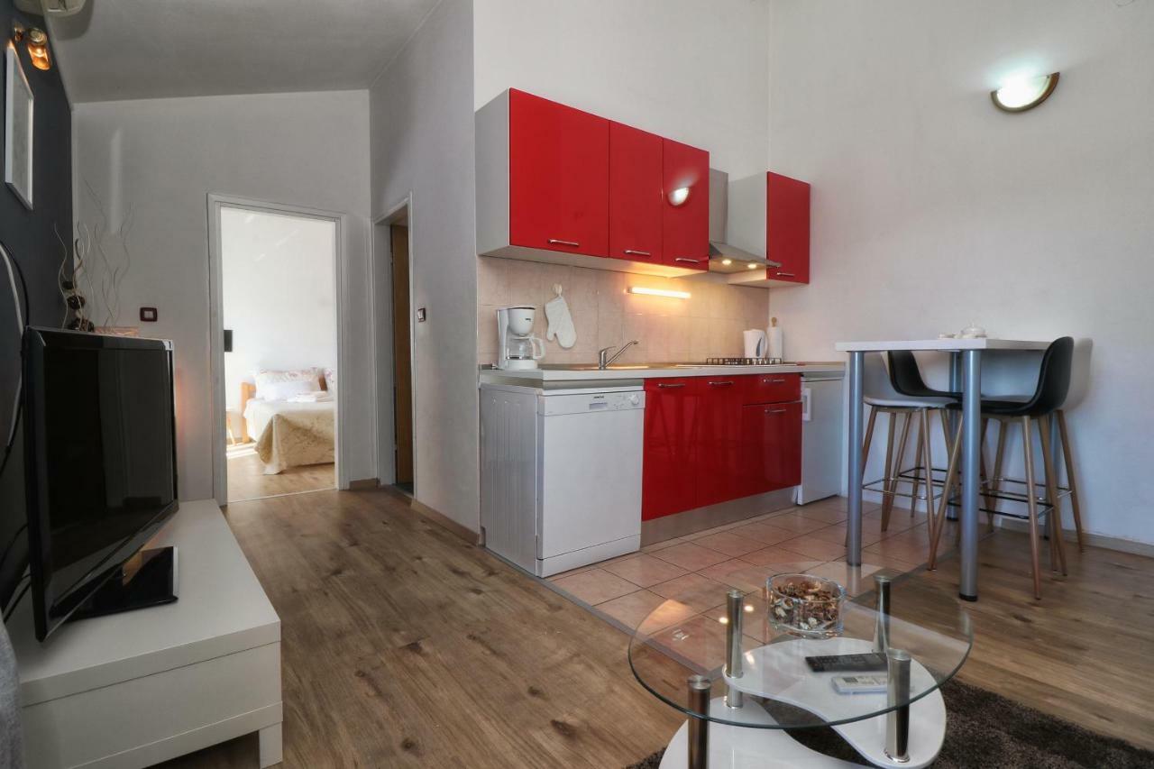 Apartments And Rooms Lorena 236 Ровінь Екстер'єр фото